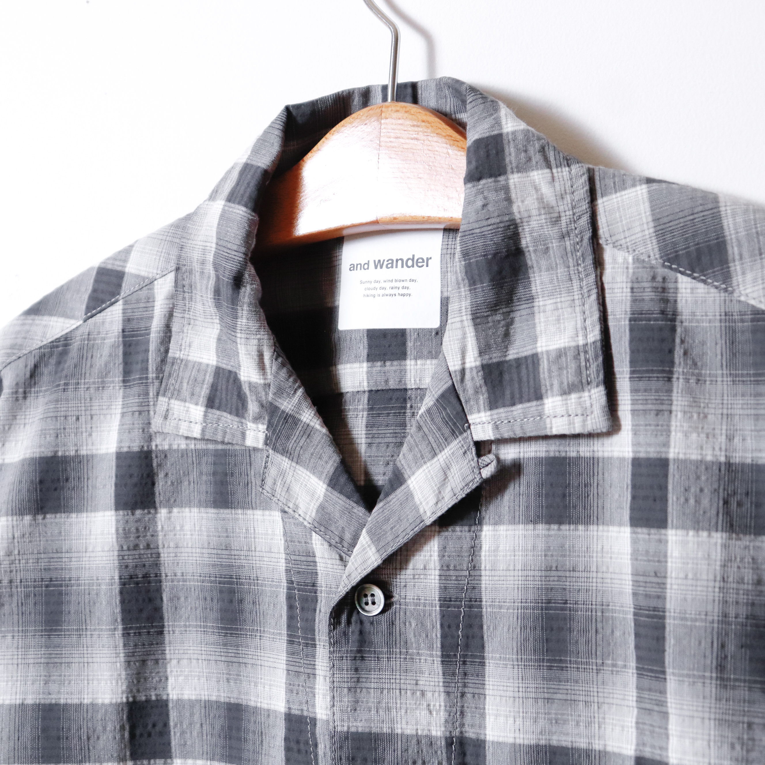 MEN'S】and wander[アンドワンダー] dry check open SS shirt 入荷